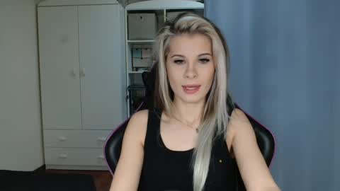 KristineAmore online show from 22, 4, 2026