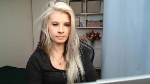 KristineAmore online show from 22, 7, 2026