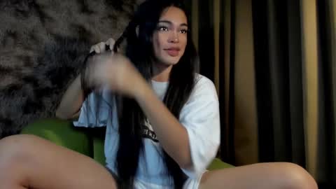 Snapshot of krystal_angel chatting on 2, 12, 2024 krystal_angel online show from 2, 12, 2024