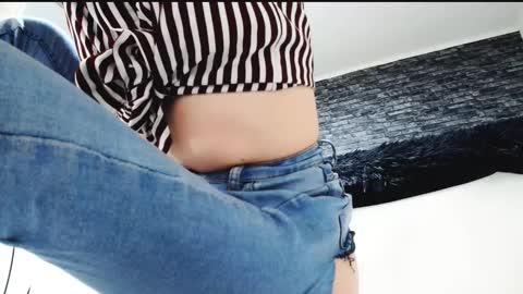 Snapshot of krystal_desire chatting on 2, 2, 2025 krystal desire online show from 2, 2, 2025