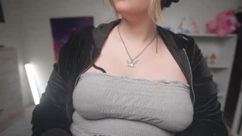 Krystal Syx online show from 10, 10, 2025