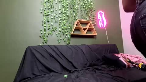 Snapshot of kuromi_devil chatting on 8, 11, 2025 kuromi_devil online show from 8, 11, 2025