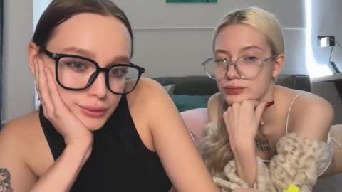 Bella and Alexandra online show from 26, 11, 2025