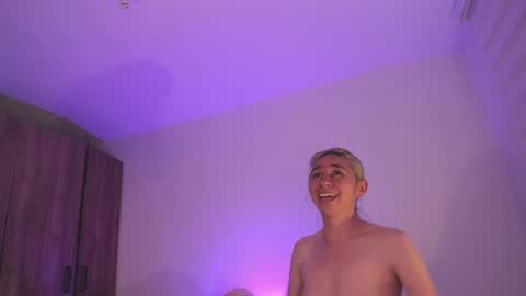 Snapshot of kxss_krawl chatting on 30, 9, 2025 Aria Kess online show from 30, 9, 2025