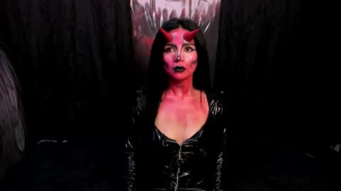 Snapshot of kylie_foxx1 chatting on 17, 10, 2025 submissive demon Please help me to reach 500 thumbs up online show from 17, 10, 2025