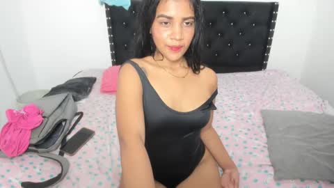 Snapshot of kylie_hot34 chatting on 27, 9, 2025 kylie_hot34 online show from 27, 9, 2025