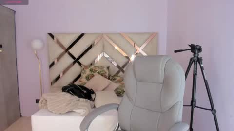 Kylie Reyes  online show from 16, 4, 2026