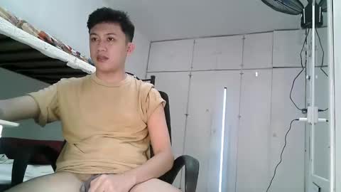 Snapshot of kymer24 chatting on 25, 10, 2025 john online show from 25, 10, 2025
