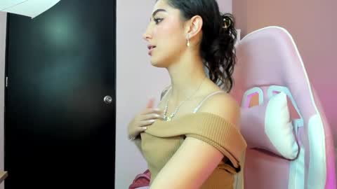 Snapshot of kymgiraldo8 chatting on 30, 12, 2024 Kym Giraldo online show from 30, 12, 2024