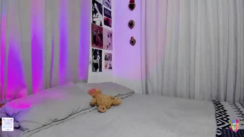 Snapshot of la_briela chatting on 9, 1, 2025    Help me reach 50 likes online show from 9, 1, 2025