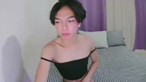 Snapshot of la_ura chatting on 9, 11, 2025 Laura online show from 9, 11, 2025