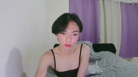 Snapshot of la_ura chatting on 12, 11, 2025 Laura online show from 12, 11, 2025