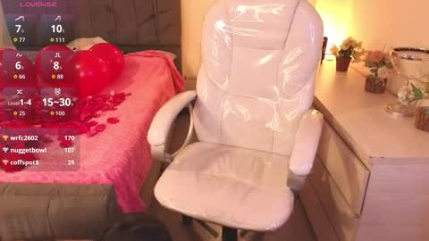  L A R A   online show from 8, 11, 2025