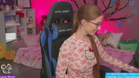 Lacey Bloom online show from 6, 2, 2025