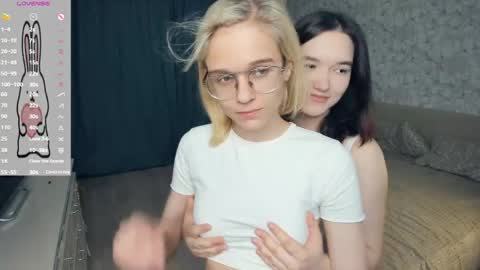 Violet and Isabel online show from 10, 5, 2026