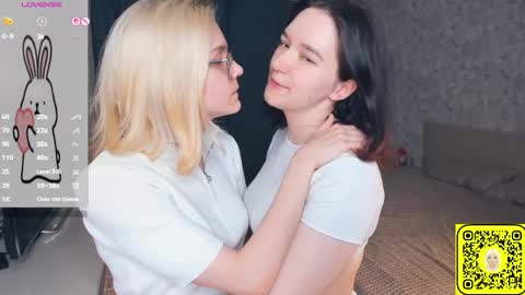 Violet and Isabel online show from 10, 6, 2026