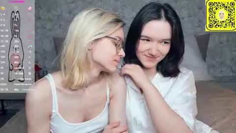 Violet and Isabel online show from 29, 6, 2026