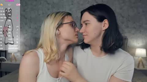 Violet and Isabel online show from 6, 8, 2026