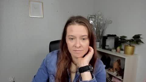 Snapshot of ladyalessa chatting on 1, 6, 2026 ALESSA online show from 1, 6, 2026