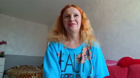 Snapshot of ladybigsmile chatting on 8, 6, 2026 Sima Ladybigsmile online show from 8, 6, 2026