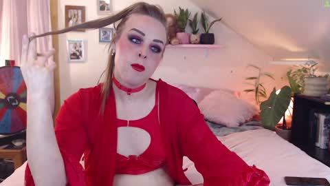 ladyboyhomemaker online show from 24, 1, 2025