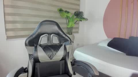 L A I A online show from 15, 1, 2026