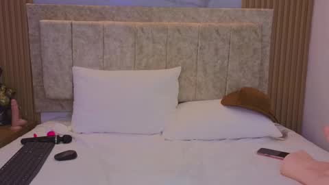 laiamilf online show from 26, 2, 2025