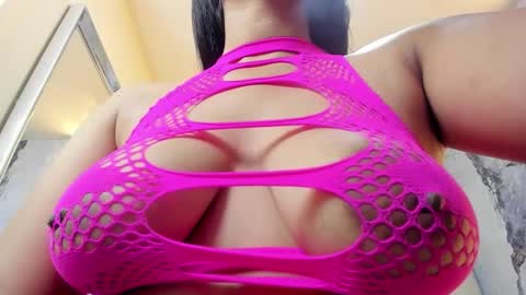 Snapshot of lailamorfy chatting on 14, 10, 2025 online show from 14, 10, 2025