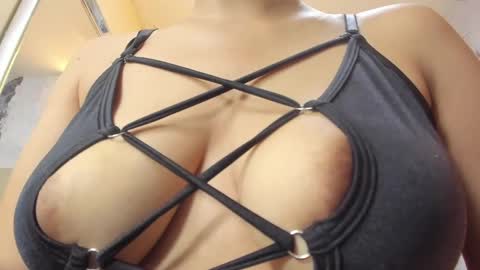 Snapshot of lailamorfy chatting on 5, 11, 2025 online show from 5, 11, 2025