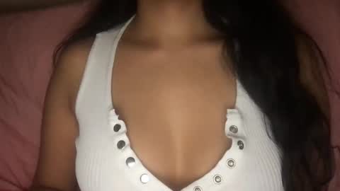 Snapshot of lailayousef chatting on 4, 1, 2025 Laila Yousef online show from 4, 1, 2025