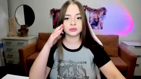 Snapshot of lain__ chatting on 26, 11, 2025 Kira online show from 26, 11, 2025