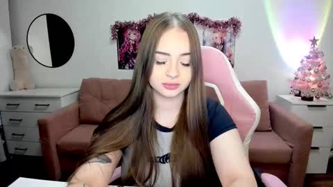 Snapshot of lain__ chatting on 17, 12, 2025 Kira online show from 17, 12, 2025