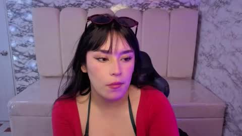 Snapshot of laksmy_v chatting on 17, 12, 2025 Hi Stream 800am to 200pm online show from 17, 12, 2025