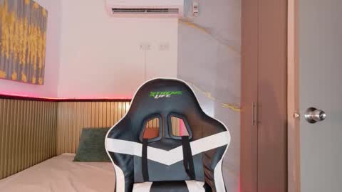 Laura online show from 3, 12, 2025