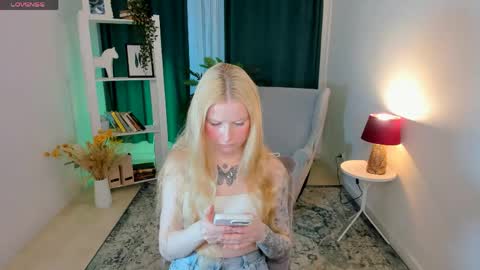 Snapshot of laly_peach chatting on 30, 4, 2026 Laly online show from 30, 4, 2026