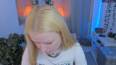 Snapshot of laly_peach chatting on 3, 6, 2026 Laly online show from 3, 6, 2026
