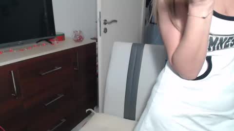 LaMadrina006 online show from 2, 12, 2024