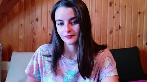 lana_gl online show from 6, 4, 2026