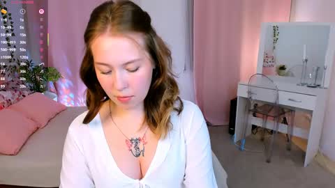 Snapshot of lanaroselle chatting on 7, 5, 2026 Lana online show from 7, 5, 2026