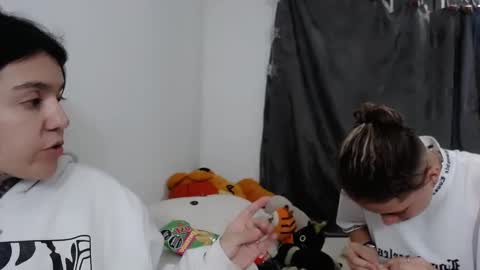 Snapshot of lannie_gonzales chatting on 12, 1, 2025 LANNIE   online show from 12, 1, 2025