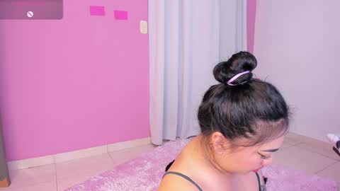 lapeligrosa_ online show from 4, 1, 2025