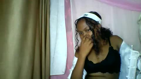 Snapshot of lara_belle chatting on 7, 5, 2026 lara_belle online show from 7, 5, 2026