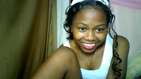 Snapshot of lara_belle chatting on 10, 5, 2026 lara_belle online show from 10, 5, 2026