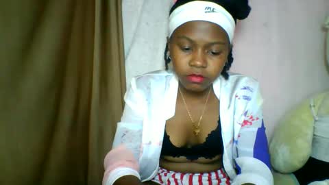 Snapshot of lara_belle chatting on 15, 5, 2026 lara_belle online show from 15, 5, 2026
