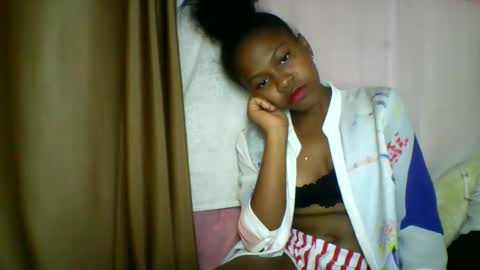 Snapshot of lara_belle chatting on 15, 5, 2026 lara_belle online show from 15, 5, 2026