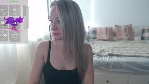 Snapshot of lara_c_rau chatting on 15, 9, 2025 Lara online show from 15, 9, 2025