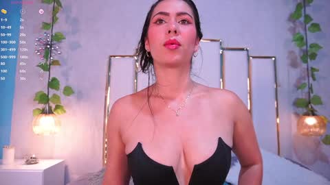 Snapshot of lara_giraldo chatting on 28, 12, 2024 Hello Guys I am Lara Giraldo WELCOME To my room online show from 28, 12, 2024