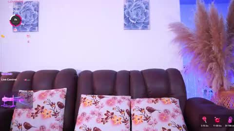 Snapshot of lara_giraldo chatting on 28, 11, 2025 Hello Guys I am Lara Giraldo WELCOME To my room online show from 28, 11, 2025