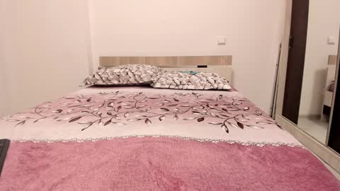 Snapshot of laracara chatting on 2, 1, 2025 Lara online show from 2, 1, 2025