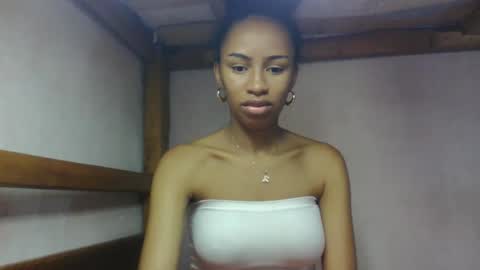 Snapshot of larah98 chatting on 6, 2, 2026 larah98 online show from 6, 2, 2026